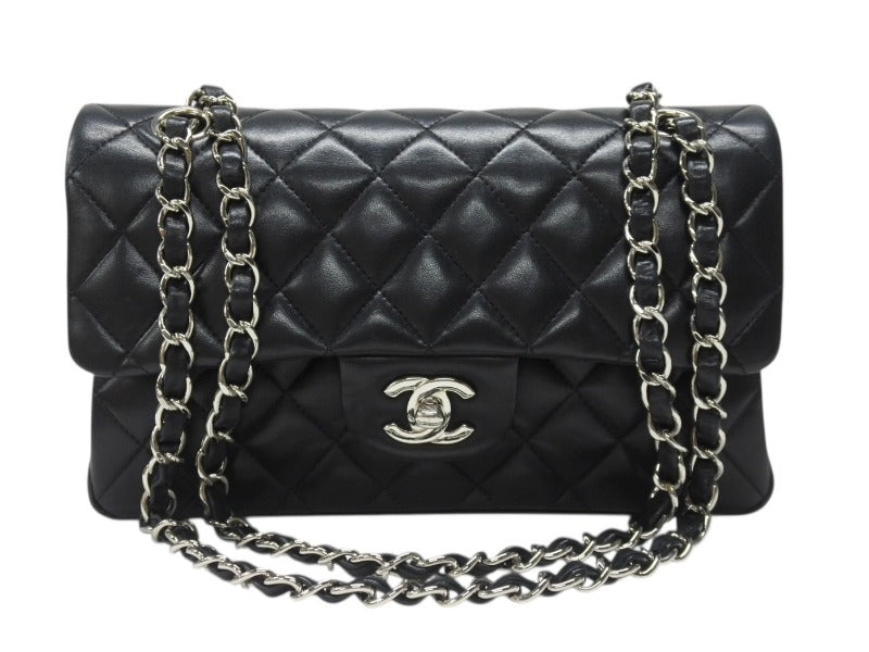 極美品 CHANEL シャネル マトラッセ23 Wフラップ Wチェーンショルダーバッグ 16番台 ココマーク ラムスキン ブラック シルバー金具 中古 4b004831