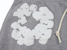 画像をギャラリービューアに読み込む, 新品同様 DenimTears デニムティアーズ TheCottonWreathSweatpants ザコットンリーススウェットパンツ グレー ホワイト XXL 中古 4b004849