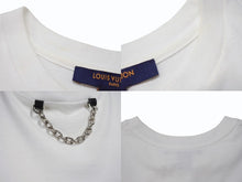 Load image into Gallery viewer, LOUIS VUITTON ルイヴィトン 21SS 半袖Tシャツ RW211W サイズXS チェーン 反転ロゴプリント ホワイト ブラック 美品 中古 4b004920