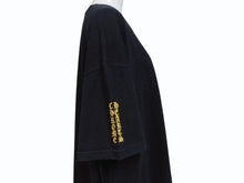 Load image into Gallery viewer, CHROME HEARTS クロムハーツ ダガー 半袖Tシャツ サイズXXL スクロールラベル ロゴプリント ブラック イエロー 美品 中古 4b004959
