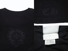 Load image into Gallery viewer, CHROME HEARTS クロムハーツ ダガー 半袖Tシャツ サイズXXL スクロールラベル ロゴプリント ブラック イエロー 美品 中古 4b004959