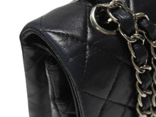 Load image into Gallery viewer, CHANEL シャネル マトラッセ25 Wフラップ Wチェーンショルダーバッグ 6番台 ココマーク ラムスキン ブラック 美品 中古 4b004966