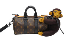 Load image into Gallery viewer, 極美品 LOUIS VUITTON ルイヴィトン キーポルXS LVフレンドニットパペット ヴァージル期 M80118 モノグラムキャンバス レザー ブラウン オレンジ 中古 4b004886