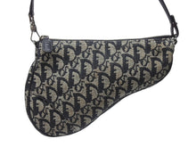 Load image into Gallery viewer, ChristianDior クリスチャンディオール サドルポーチ ワンショルダーバッグ MC 1002 トロッター エンボスロゴ ブラック 美品 中古 4b005000