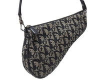 Load image into Gallery viewer, ChristianDior クリスチャンディオール サドルポーチ ワンショルダーバッグ MC 1002 トロッター エンボスロゴ ブラック 美品 中古 4b005000
