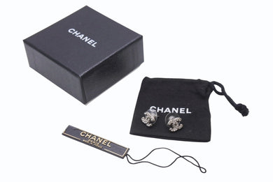 極美品 CHANEL シャネル ココマーク ピアス 両耳 アクセサリー A12V刻印 2.5g メタル ラインストーン シルバー 中古 4b005025
