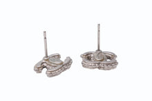 Load image into Gallery viewer, 極美品 CHANEL シャネル ココマーク ピアス 両耳 アクセサリー A12V刻印 2.5g メタル ラインストーン シルバー 中古 4b005025