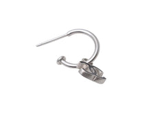 Load image into Gallery viewer, 極美品 CHANEL シャネル ココマーク ピアス 両耳 フープ ぶら下がり 08P刻印 2.9g メタル シルバー 中古 4b005026