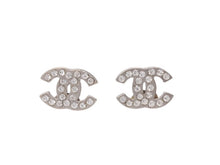 Load image into Gallery viewer, 極美品 CHANEL シャネル ココマーク ピアス 重量約1.6g 09V刻印 ラインストーン メタル シルバー クリア 両耳用 中古 4b005029