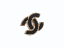 Load image into Gallery viewer, 極美品 CHANEL シャネル ココマーク ピアス 両耳 アクセサリー 02A刻印 4.1g GP ブラック ゴールドフレーム 中古 4b005033