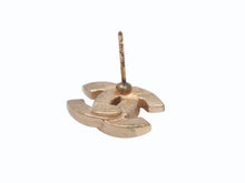 Load image into Gallery viewer, 極美品 CHANEL シャネル ココマーク ピアス 両耳 アクセサリー 02A刻印 4.1g GP ブラック ゴールドフレーム 中古 4b005033