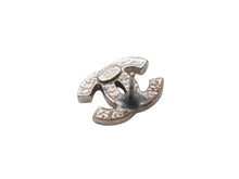Load image into Gallery viewer, CHANEL シャネル ココマーク ピアス 重量約3.5g 09V刻印 ラインストーン メタル シルバー クリア 両耳用 良品 中古 4b005034