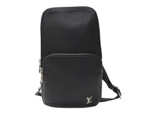 Load image into Gallery viewer, LOUIS VUITTON ルイヴィトン タイガ アヴェニュー スリングバッグ ボディバッグ M30443 ブラック シルバー金具 美品 中古 4b005050