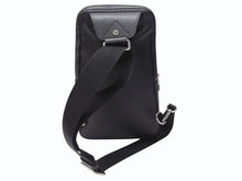 Load image into Gallery viewer, LOUIS VUITTON ルイヴィトン タイガ アヴェニュー スリングバッグ ボディバッグ M30443 ブラック シルバー金具 美品 中古 4b005050
