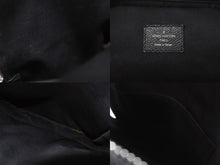 Load image into Gallery viewer, LOUIS VUITTON ルイヴィトン タイガ アヴェニュー スリングバッグ ボディバッグ M30443 ブラック シルバー金具 美品 中古 4b005050