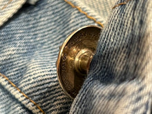 画像をギャラリービューアに読み込む, CHROME HEARTS クロムハーツ クロスパッチ デニム パンツ リーバイス LEVI`S 517 オーダー サイズ34 ブルー 美品 中古 4b005057