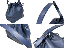 Load image into Gallery viewer, LOUIS VUITTON ルイヴィトン エピ プチノエ ミルティーユ ショルダーバッグ M5901G エピレザー ブルー 美品 中古 4b005130