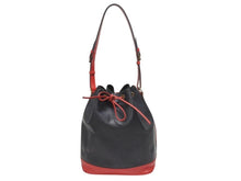 Load image into Gallery viewer, LOUIS VUITTON ルイヴィトン ショルダーバッグ エピ ノエ M44017 エピレザー バイカラー カスティリアンレッド ノワール 美品 中古 4b005144