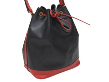 Load image into Gallery viewer, LOUIS VUITTON ルイヴィトン ショルダーバッグ エピ ノエ M44017 エピレザー バイカラー カスティリアンレッド ノワール 美品 中古 4b005144