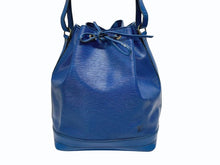 Load image into Gallery viewer, LOUIS VUITTON ルイヴィトン ショルダーバッグ エピ ノエ M44005 エピレザー ブルー ゴールド金具 美品 中古 4b005145