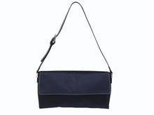 Load image into Gallery viewer, FENDI フェンディ ワンショルダーバッグ 16070 キャンバス レザー ネイビー シルバー金具 イタリア製 美品 中古 4b005150