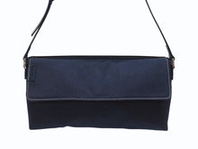 Load image into Gallery viewer, FENDI フェンディ ワンショルダーバッグ 16070 キャンバス レザー ネイビー シルバー金具 イタリア製 美品 中古 4b005150