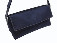 Load image into Gallery viewer, FENDI フェンディ ワンショルダーバッグ 16070 キャンバス レザー ネイビー シルバー金具 イタリア製 美品 中古 4b005150