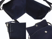 Load image into Gallery viewer, FENDI フェンディ ワンショルダーバッグ 16070 キャンバス レザー ネイビー シルバー金具 イタリア製 美品 中古 4b005150