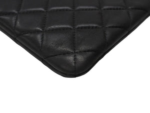 CHANEL シャネル クラッチバッグ ポーチ マトラッセ キルティング 20番台 A82045 レザー ブラック 美品 中古 4b005152
