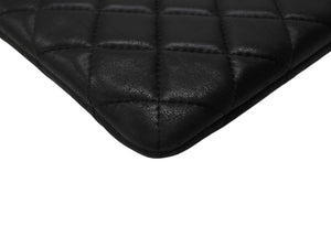 CHANEL シャネル クラッチバッグ ポーチ マトラッセ キルティング 20番台 A82045 レザー ブラック 美品 中古 4b005152