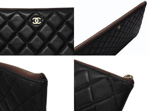 CHANEL シャネル クラッチバッグ ポーチ マトラッセ キルティング 20番台 A82045 レザー ブラック 美品 中古 4b005152