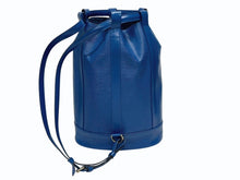 Load image into Gallery viewer, LOUIS VUITTON ルイヴィトン ショルダーバッグ ランドネGM M43085 ゴールド金具 ブルー エピレザー 美品 中古 4b005154