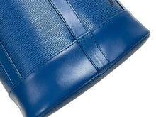 Load image into Gallery viewer, LOUIS VUITTON ルイヴィトン ショルダーバッグ ランドネGM M43085 ゴールド金具 ブルー エピレザー 美品 中古 4b005154