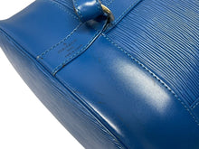 Load image into Gallery viewer, LOUIS VUITTON ルイヴィトン ショルダーバッグ ランドネGM M43085 ゴールド金具 ブルー エピレザー 美品 中古 4b005154