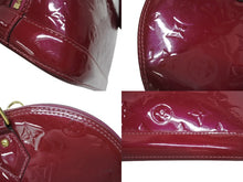 Load image into Gallery viewer, LOUIS VUITTON ルイヴィトン モノグラム ヴェルニ アルマPM ハンドバッグ パテント M90096 レッド系 ロゴ ゴールド金具 美品 中古 4b005156