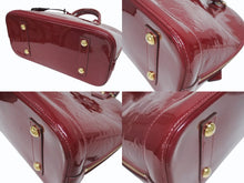 Load image into Gallery viewer, LOUIS VUITTON ルイヴィトン モノグラム ヴェルニ アルマPM ハンドバッグ パテント M90096 レッド系 ロゴ ゴールド金具 美品 中古 4b005156