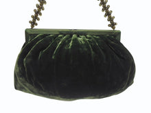 Load image into Gallery viewer, BOTTEGAVENETA ボッテガヴェネタ ハンドバッグ パーティーバッグ がま口 ベルベット グリーン 美品 中古 4b005180