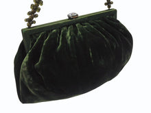 Load image into Gallery viewer, BOTTEGAVENETA ボッテガヴェネタ ハンドバッグ パーティーバッグ がま口 ベルベット グリーン 美品 中古 4b005180