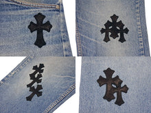 Load image into Gallery viewer, 新品未使用 CHROME HEARTS クロムハーツ × LEVI&#39;S リーバイス セメタリークロスパッチ デニムパンツ ジーンズ サイズ36 ブルー 中古 4b005237