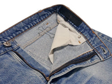 Load image into Gallery viewer, 新品未使用 CHROME HEARTS クロムハーツ × LEVI&#39;S リーバイス セメタリークロスパッチ デニムパンツ ジーンズ サイズ36 ブルー 中古 4b005237