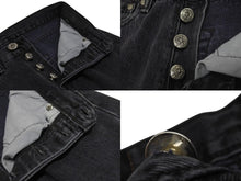 Load image into Gallery viewer, 極美品 CHROME HEARTS クロムハーツ × LEVI&#39;S リーバイス セメタリークロスパッチ デニムパンツ ジーンズ サイズ28 ブラック 20パッチ 中古 4b005238