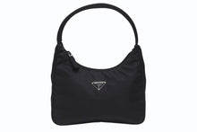 Load image into Gallery viewer, 極美品 PRADA プラダ ホーボー ワンショルダーバッグ MV515 トライアングルロゴ ナイロン ブラック 中古 4b005254