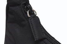 Load image into Gallery viewer, 極美品 PRADA プラダ ホーボー ワンショルダーバッグ MV515 トライアングルロゴ ナイロン ブラック 中古 4b005254