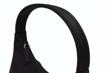 Load image into Gallery viewer, 極美品 PRADA プラダ ホーボー ワンショルダーバッグ MV515 トライアングルロゴ ナイロン ブラック 中古 4b005254