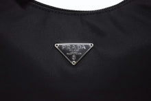 Load image into Gallery viewer, 極美品 PRADA プラダ ホーボー ワンショルダーバッグ MV515 トライアングルロゴ ナイロン ブラック 中古 4b005254