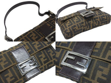 Load image into Gallery viewer, FENDI フェンディ ハンドバッグ ズッカ柄 マンマバケット ブラウン キャンバス レザー 26424 シルバー金具 美品 中古 4b005301