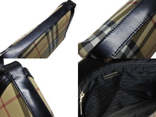 Load image into Gallery viewer, 極美品 BURBERRY バーバリー ノヴァチェック 2000年代 ワンショルダーバッグ PVC レザー ベージュ ブラック シルバー金具 中古 4b005309