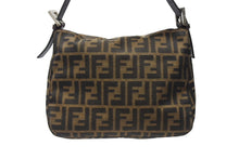 Load image into Gallery viewer, 極美品 FENDI フェンディ マンマバケット ワンショルダーバッグ 26426 ズッカ柄 縦長 シルバー金具 中古 4b005345