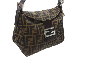 極美品 FENDI フェンディ マンマバケット ワンショルダーバッグ 26426 ズッカ柄 縦長 シルバー金具 中古 4b005345