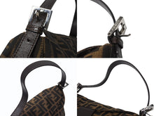Load image into Gallery viewer, 極美品 FENDI フェンディ マンマバケット ワンショルダーバッグ 26426 ズッカ柄 縦長 シルバー金具 中古 4b005345